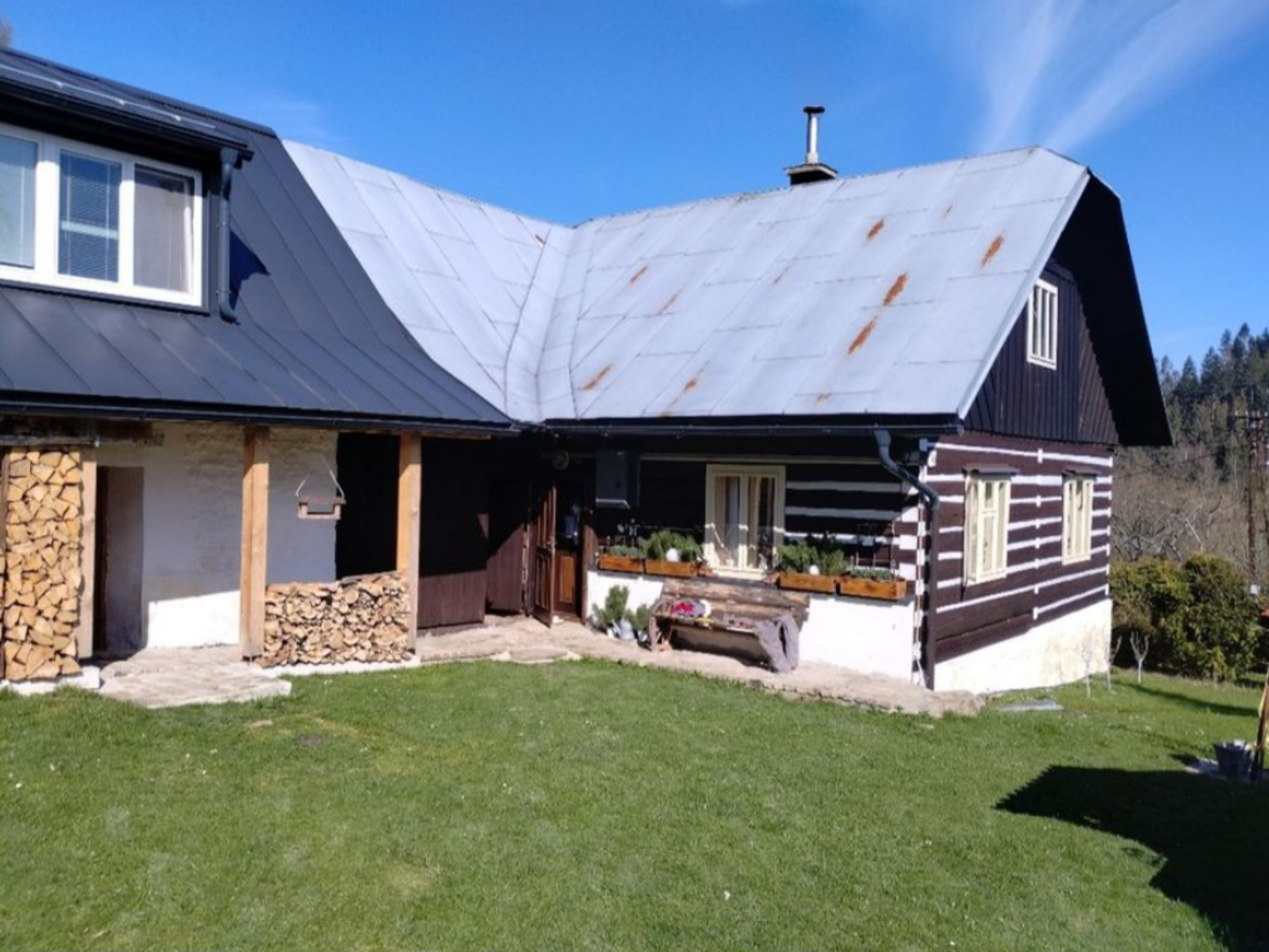 Pred - plechová strecha